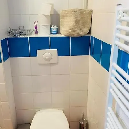 Apartment Centre *